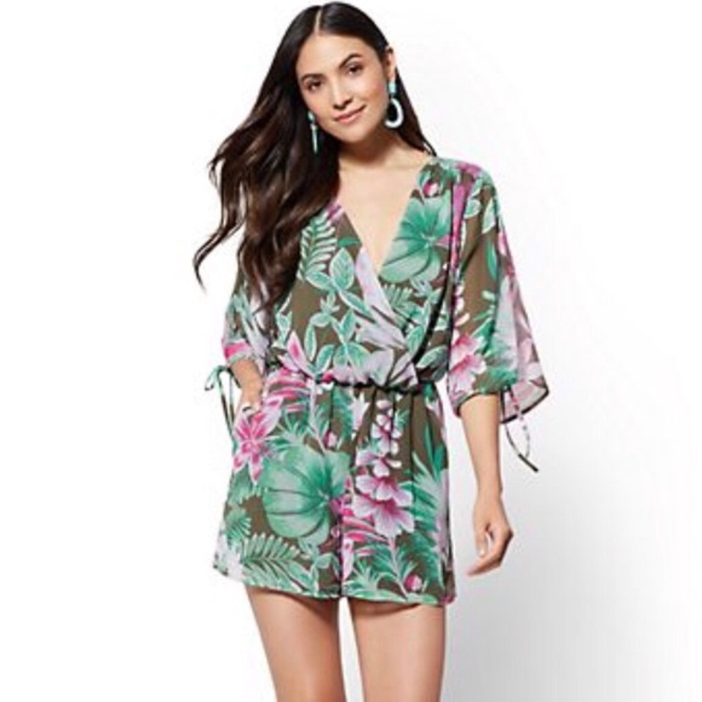 New York and Company Tropical Romper- Medium